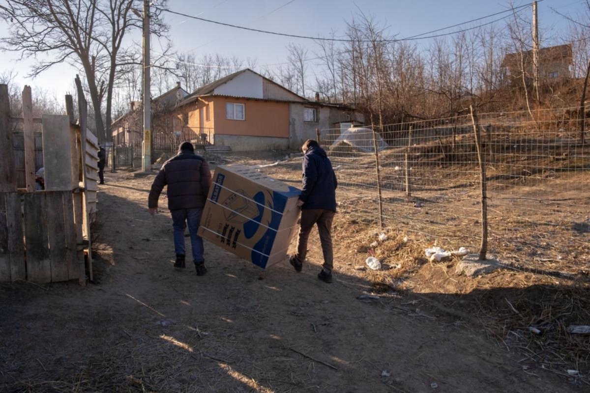 Pro Vita Iași donează electrocasnice pentru 44 de familii cu mulți copii 202675