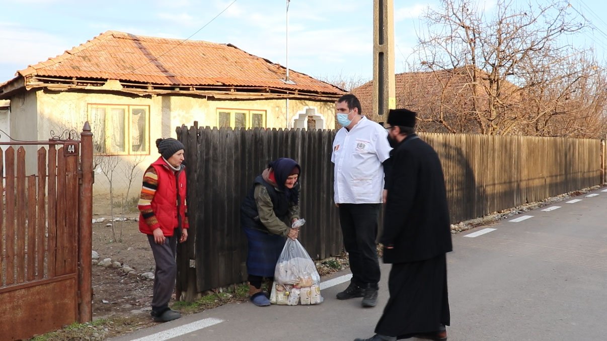 33 de familii au fost sprijinite de voluntarii Paraclisului Catedralei Naționale 202856