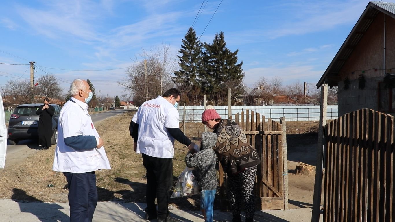33 de familii au fost sprijinite de voluntarii Paraclisului Catedralei Naționale 202880