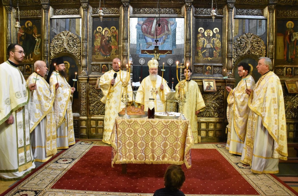 Slujbă de pomenire pentru Episcopul Nicolae Ivan și Mitropolitul Bartolomeu Anania 202816