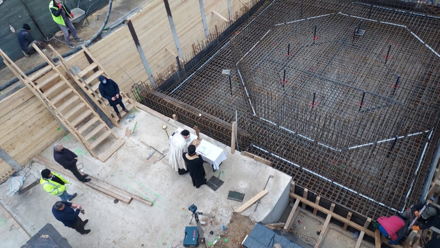 Binecuvântarea lucrărilor pentru un centru medical la Biserica Mavrogheni 203003