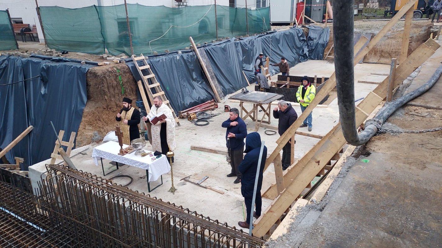 Binecuvântarea lucrărilor pentru un centru medical la Biserica Mavrogheni 203004
