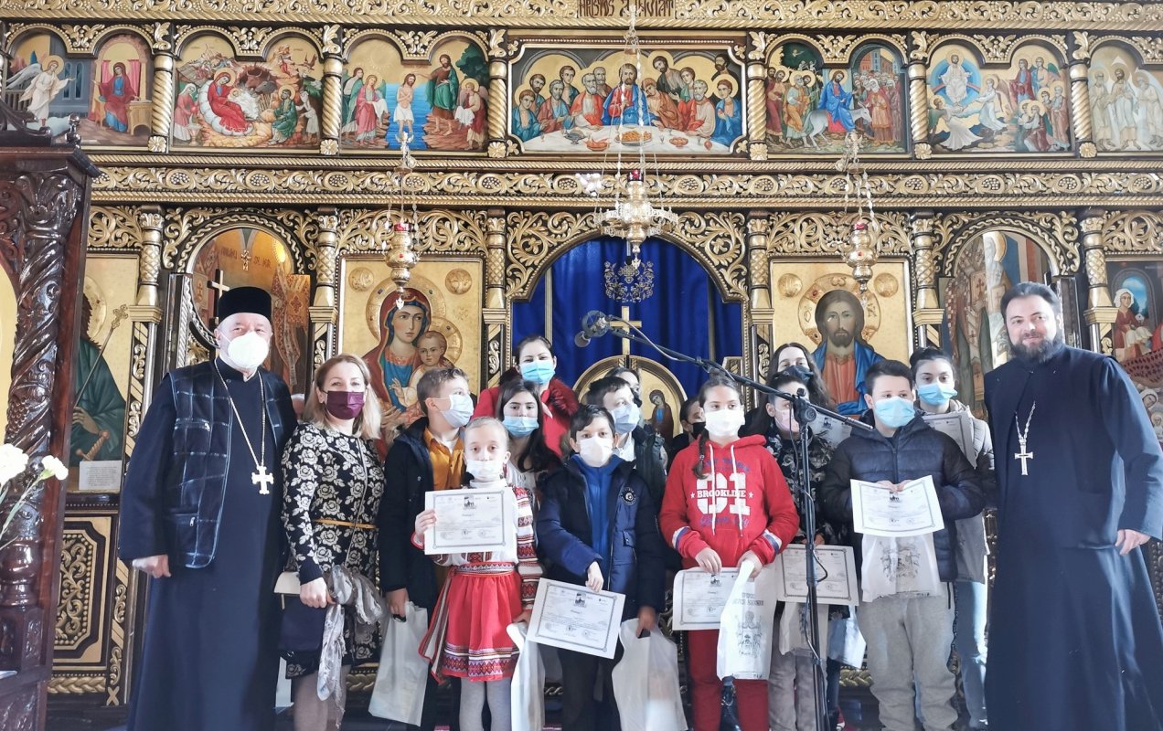 Elevi premiaţi la Concursul „Împreună cu Hristos în lume, la început de mileniu III” la Deva 203065