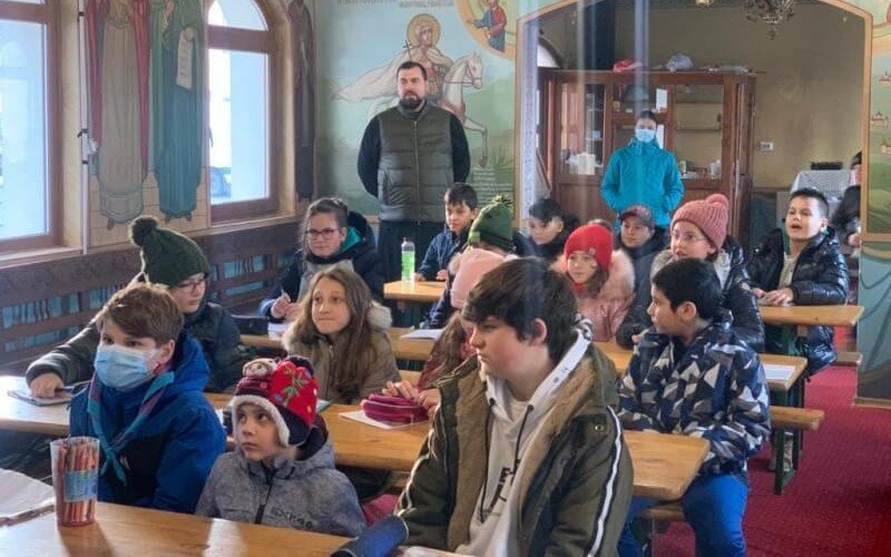 Meditații gratuite pentru elevi oferite de o parohie din Bacău 203109