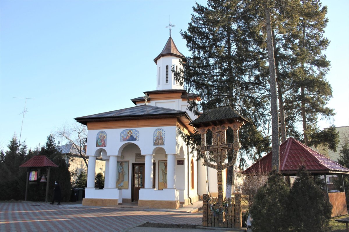 Episcopul martir al Magneziei cinstit la două parohii oltene  203197