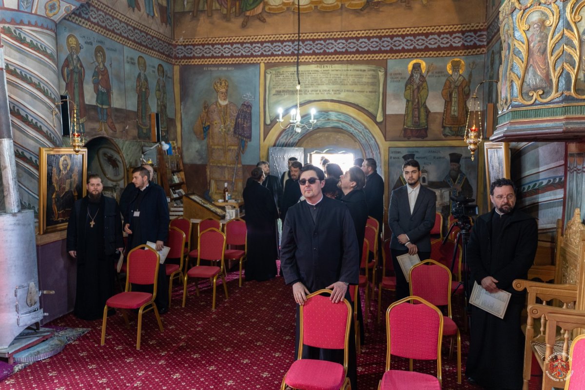 Simpozionul „Taina Omului - firescul Rugăciunii. Experiența isihastă în mileniul III” la Onești 203814