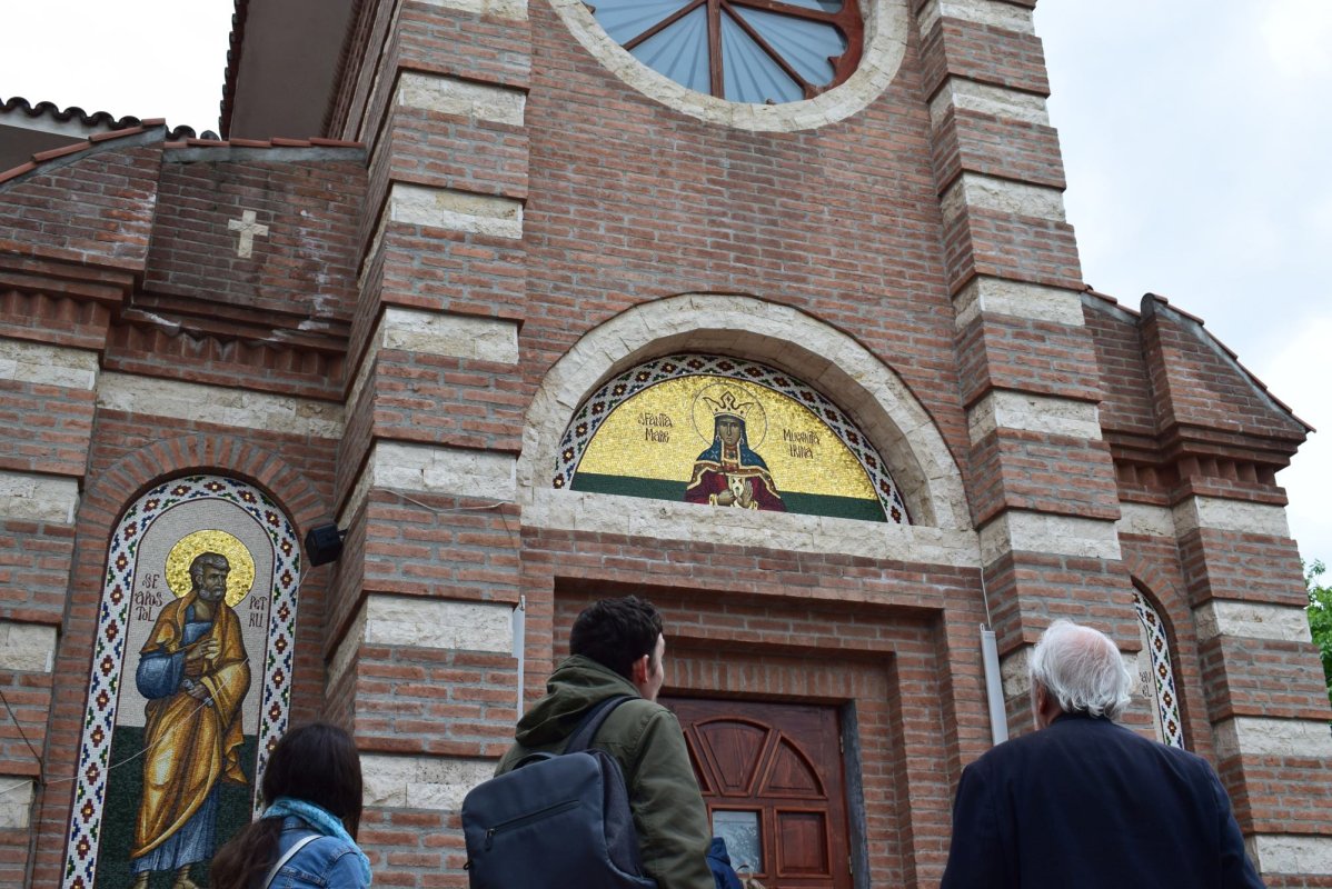 Doctorul îngrijește și Dumnezeu vindecă 203587