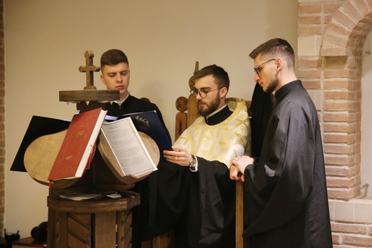 Slujire arhierească în Paraclisul „Ecclesia” din Iași 203951