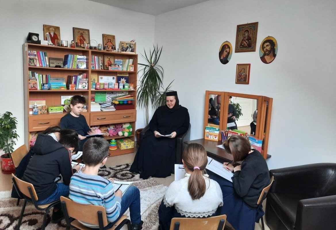 Program de consiliere şi dezvoltare personală la Fundaţia „Episcop Melchisedec” 204093