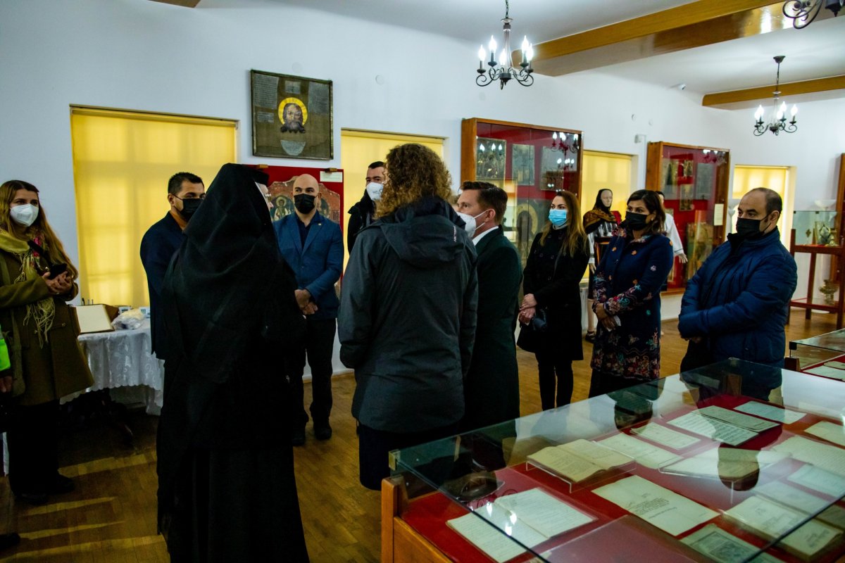 Slujbă de pomenire pentru romii trecuți la Domnul în robie, lagăre și deportări 204084