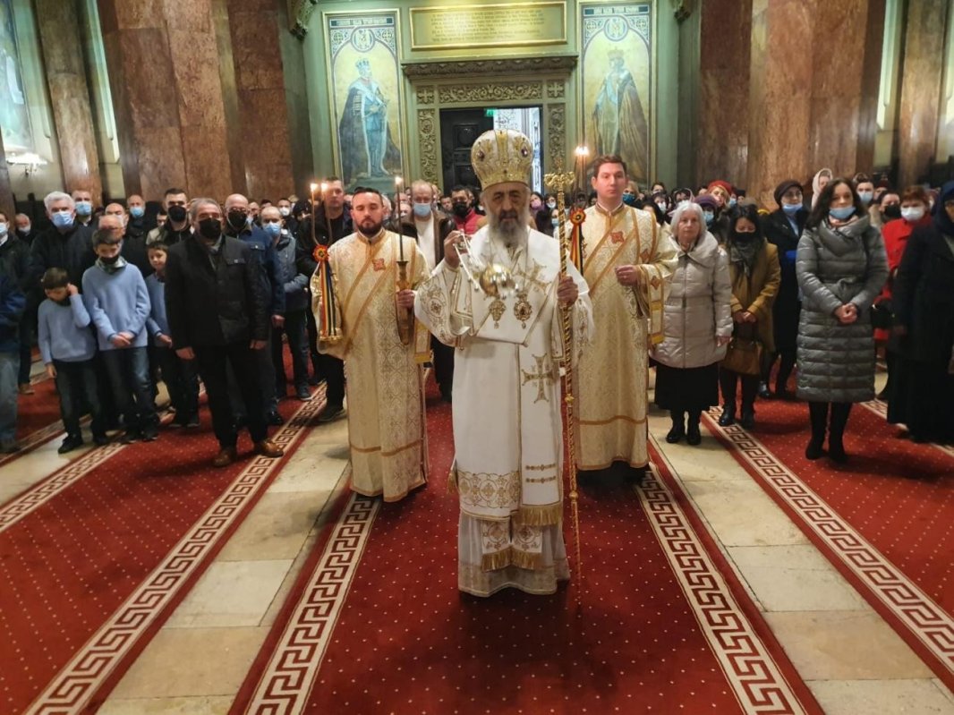 „Tatăl ceresc ne așteaptă cu iubire și cu milă” 204131