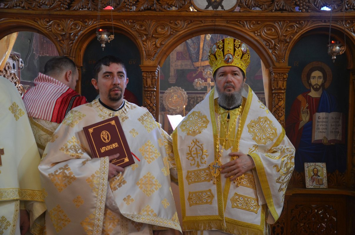 Hirotonie de preot şi diacon în Episcopia Oradiei 204241