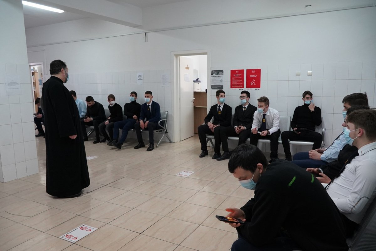 O nouă campanie de donare de sânge a elevilor seminarişti gălăţeni 204261