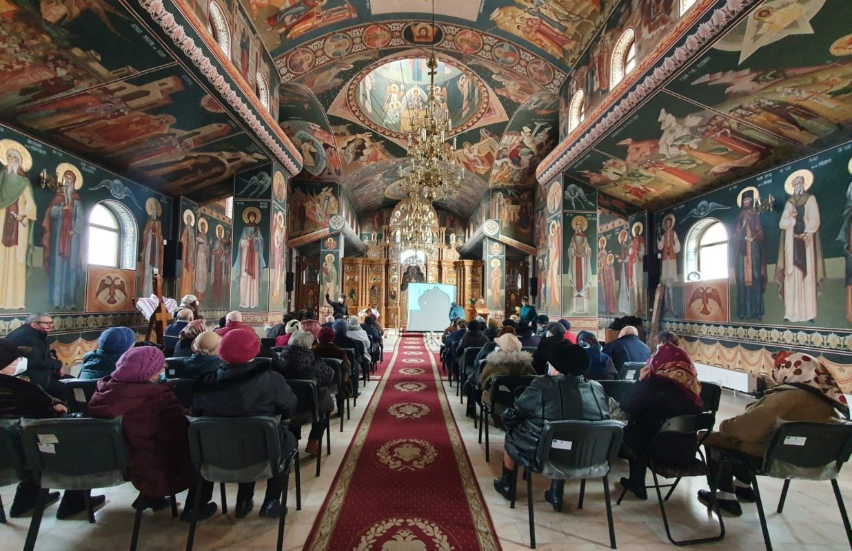 O sută de bătrâni îngrijiţi în pandemie la Văratec și Iași 204225