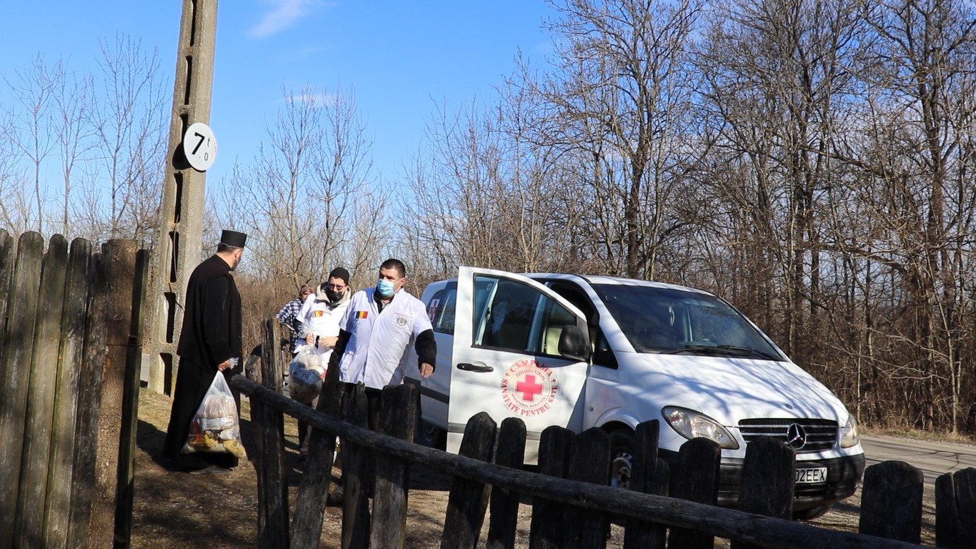 Ajutor al voluntarilor Paraclisului Catedralei Naționale pentru familii nevoiașe 204306