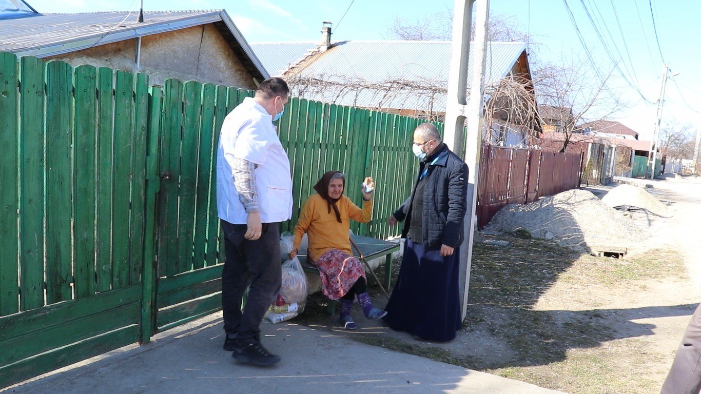 Ajutor al voluntarilor Paraclisului Catedralei Naționale pentru familii nevoiașe 204307