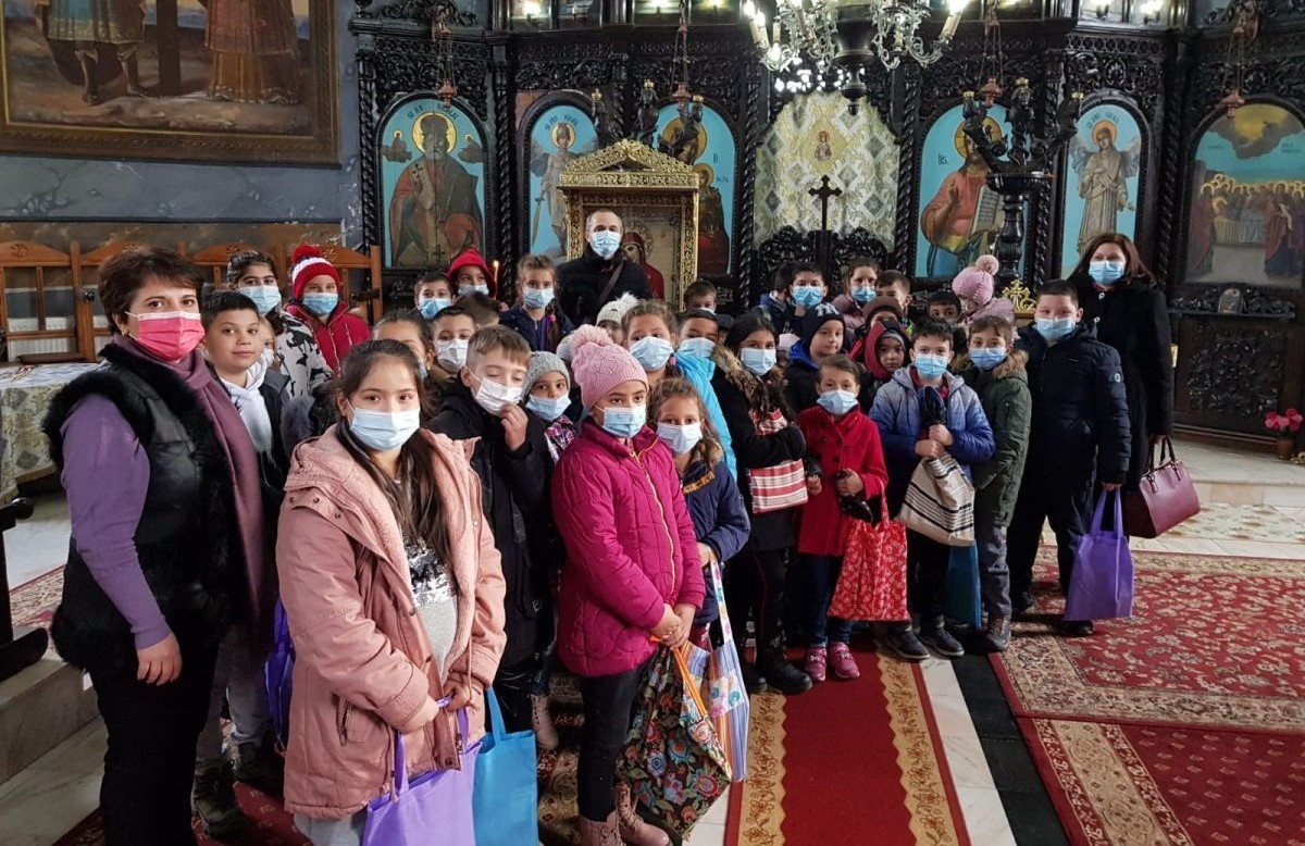 Kituri educaționale pentru 500 de copii din Dâmbovița 204399