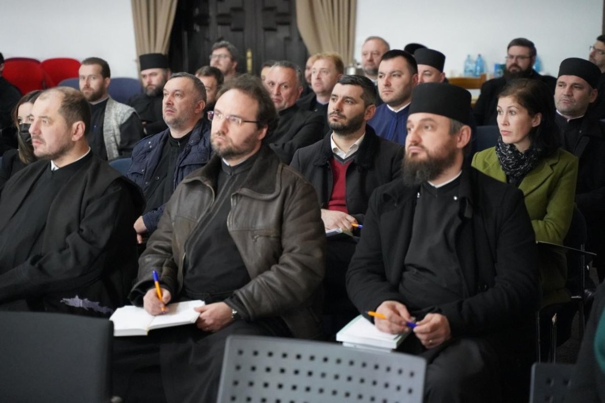 Ședință de lucru privind activitățile culturale, catehetice și de tineret din Arhiepiscopia Alba Iuliei 204391