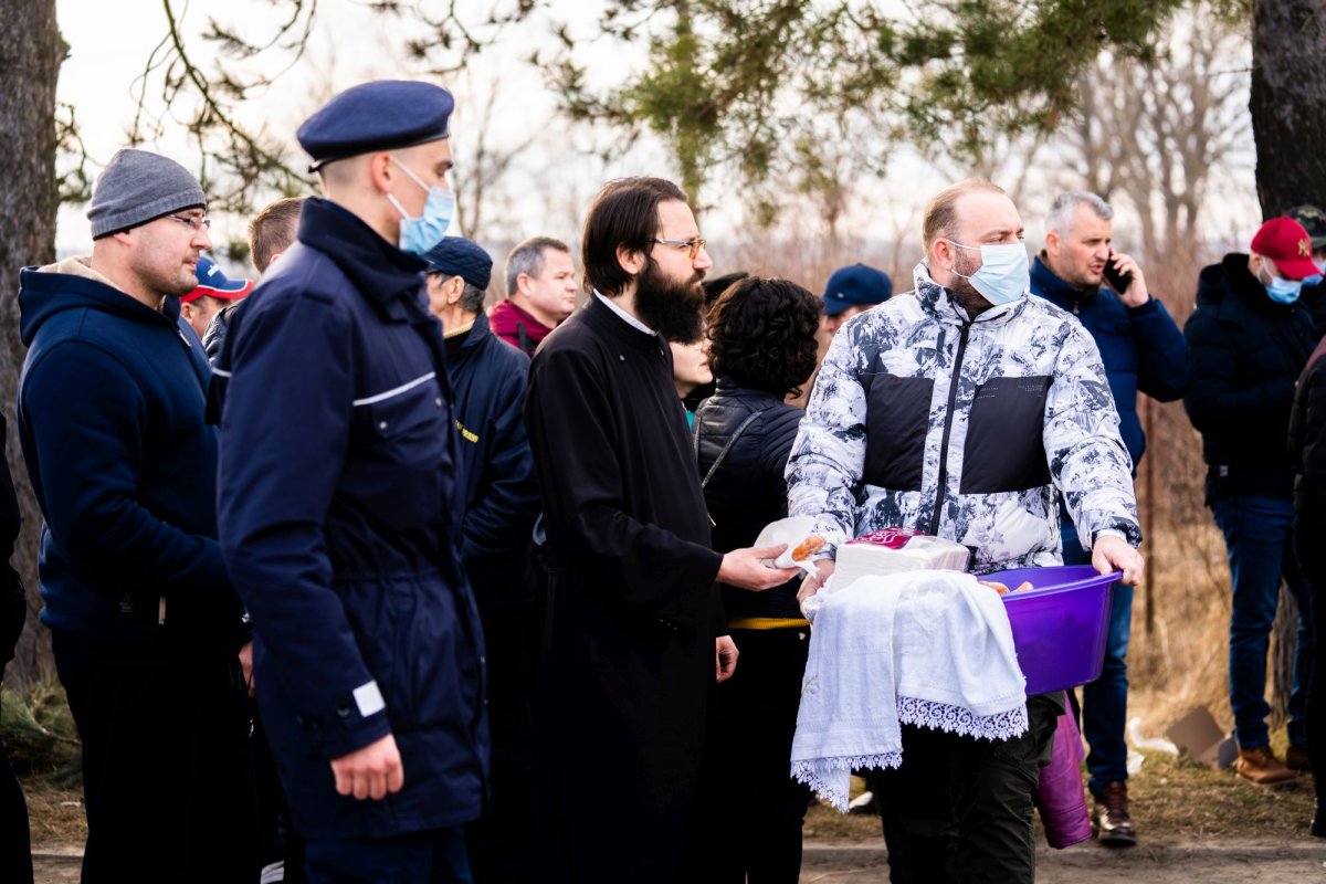 Alimente, asistență spirituală, locuri de cazare pentru ucraineni în Arhiepiscopia Sucevei și Rădăuților  204608