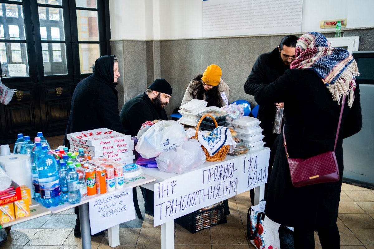 Arhiepiscopia Sucevei și Rădăuților sprijină cetățenii ucraineni greu încercați  204618