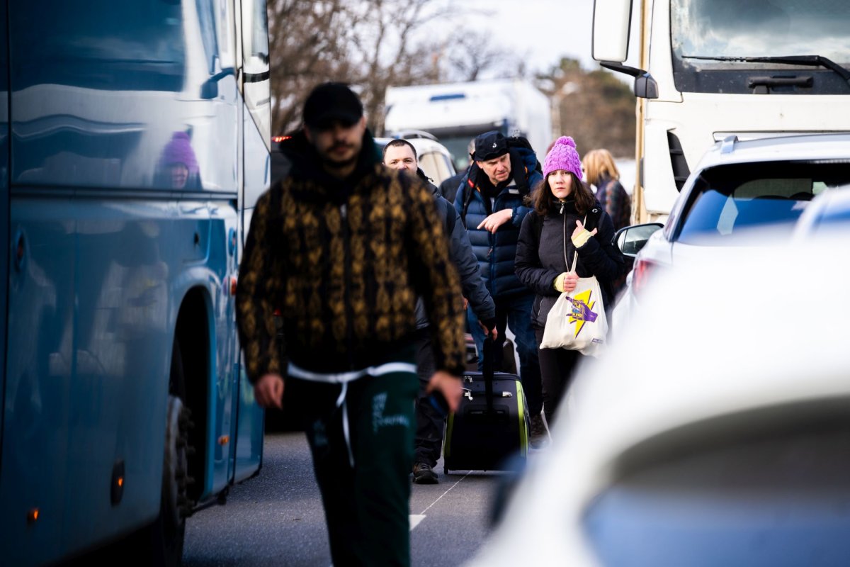 Arhiepiscopia Sucevei și Rădăuților sprijină cetățenii ucraineni greu încercați  204620