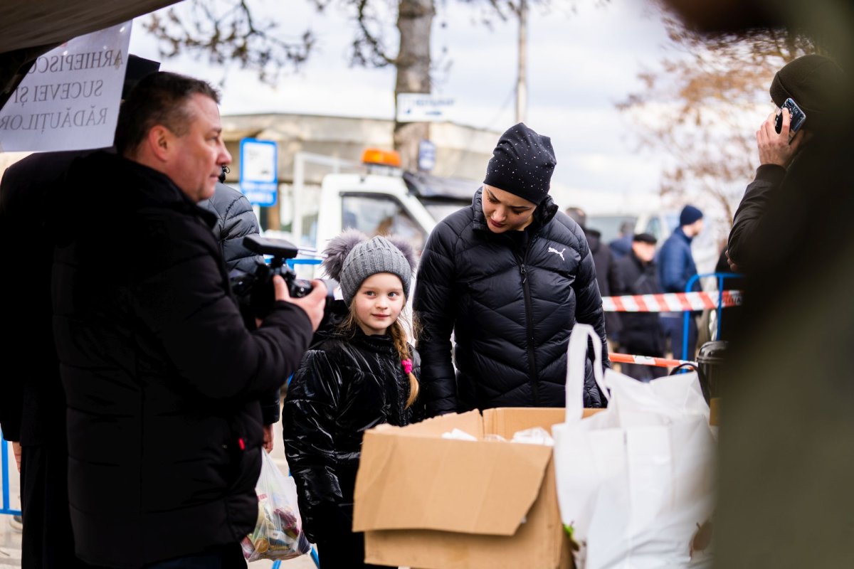 Arhiepiscopia Sucevei și Rădăuților sprijină cetățenii ucraineni greu încercați  204624