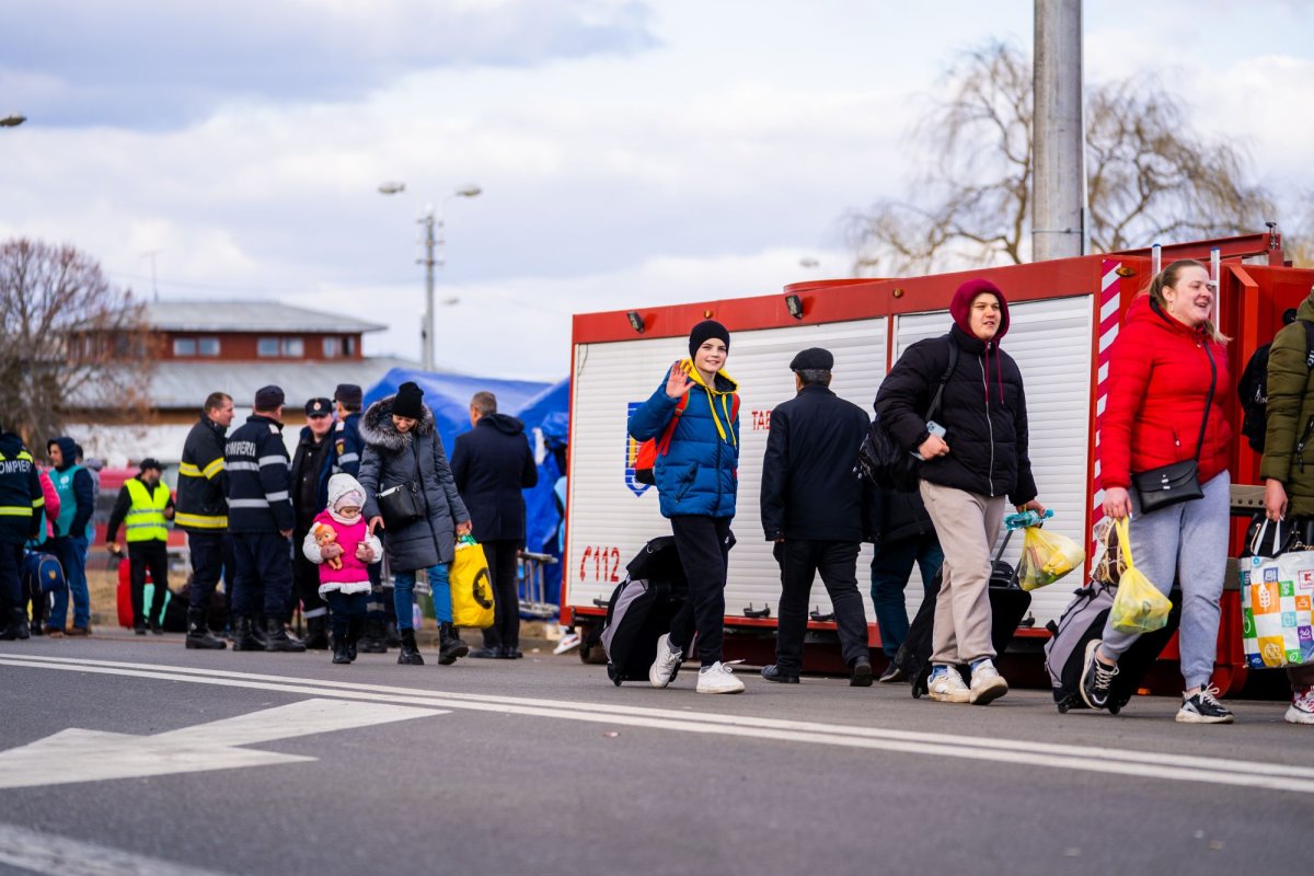 Arhiepiscopia Sucevei și Rădăuților sprijină cetățenii ucraineni greu încercați  204626