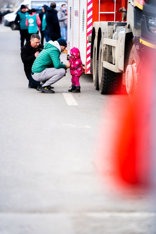Arhiepiscopia Sucevei și Rădăuților sprijină cetățenii ucraineni greu încercați  204629