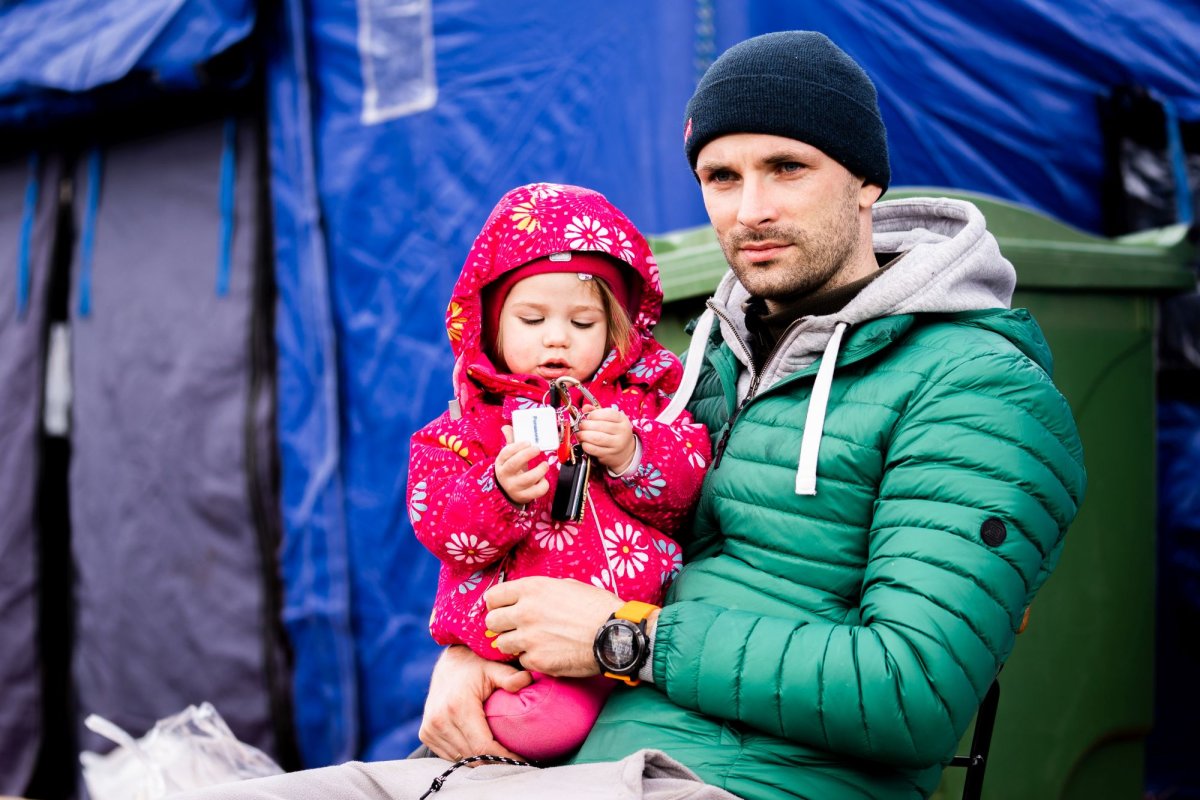 Arhiepiscopia Sucevei și Rădăuților sprijină cetățenii ucraineni greu încercați  204630