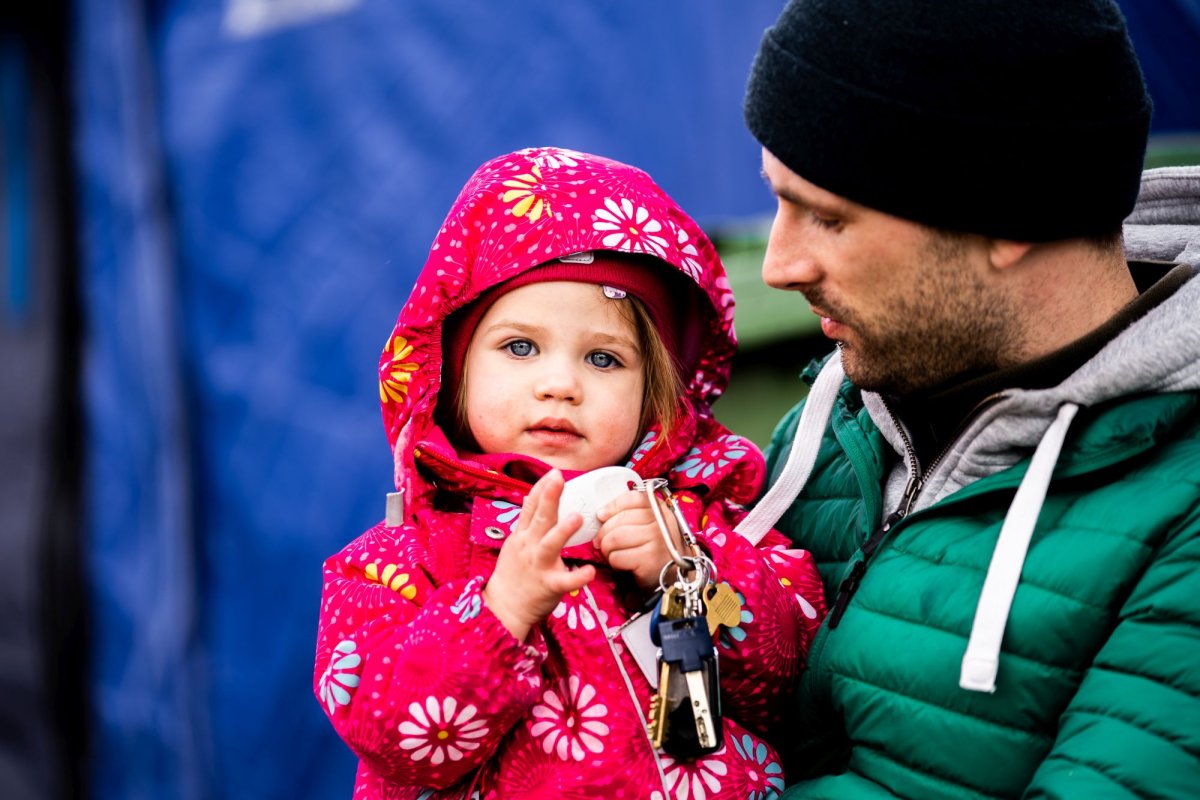 Arhiepiscopia Sucevei și Rădăuților sprijină cetățenii ucraineni greu încercați  204631