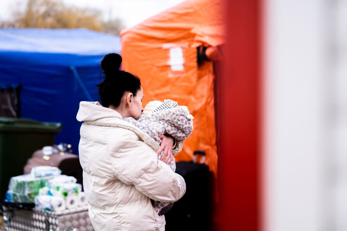 Arhiepiscopia Sucevei și Rădăuților sprijină cetățenii ucraineni greu încercați  204635