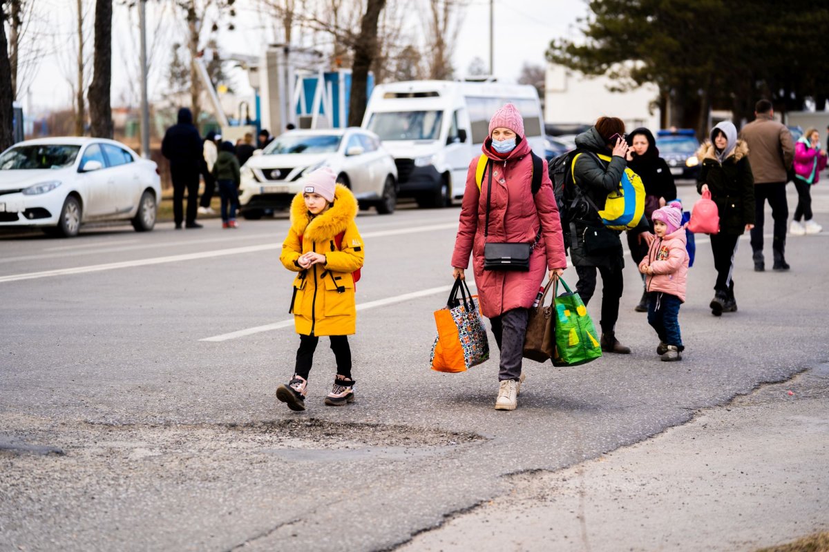 Arhiepiscopia Sucevei și Rădăuților sprijină cetățenii ucraineni greu încercați  204637