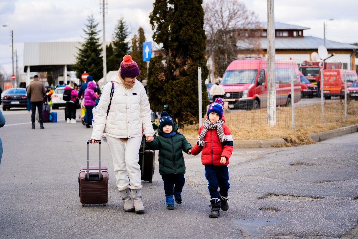 Arhiepiscopia Sucevei și Rădăuților sprijină cetățenii ucraineni greu încercați  204639
