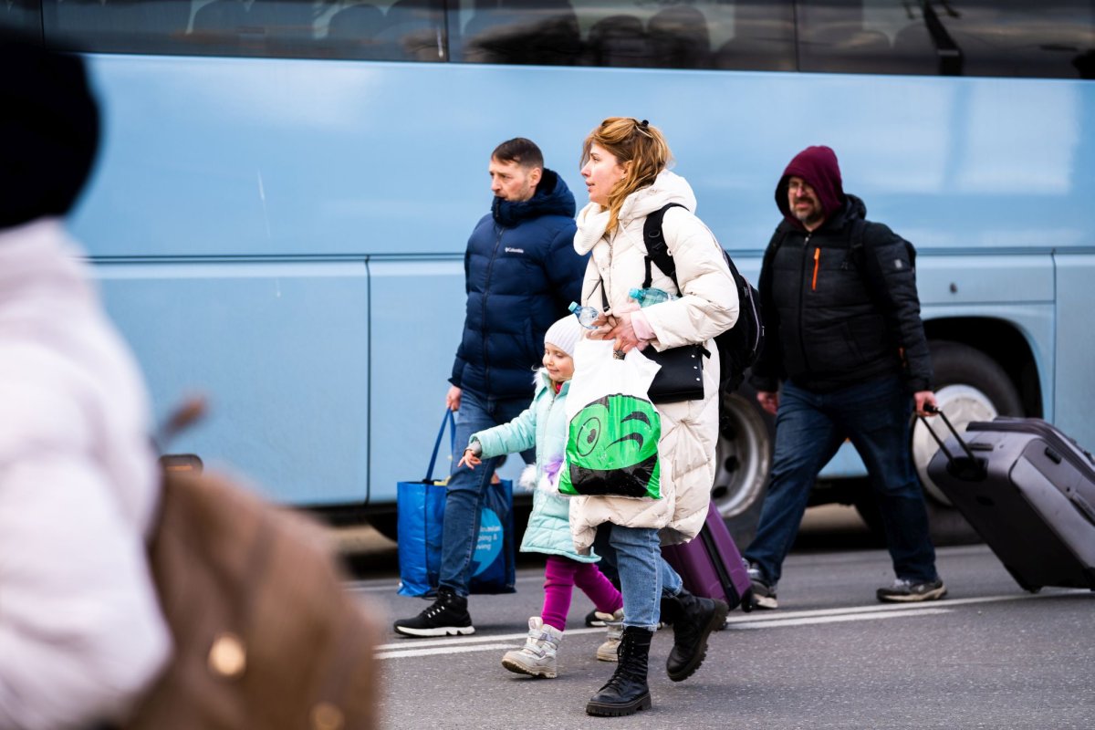 Arhiepiscopia Sucevei și Rădăuților sprijină cetățenii ucraineni greu încercați  204641