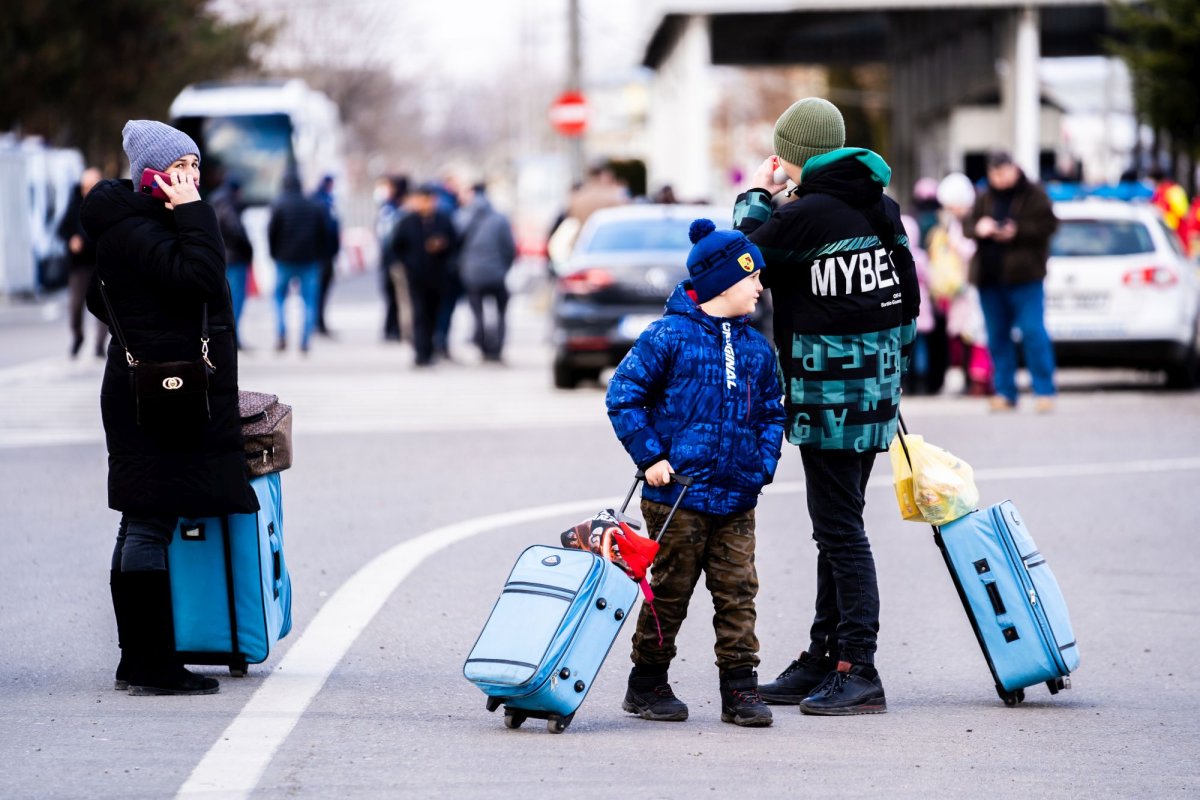 Arhiepiscopia Sucevei și Rădăuților sprijină cetățenii ucraineni greu încercați  204642