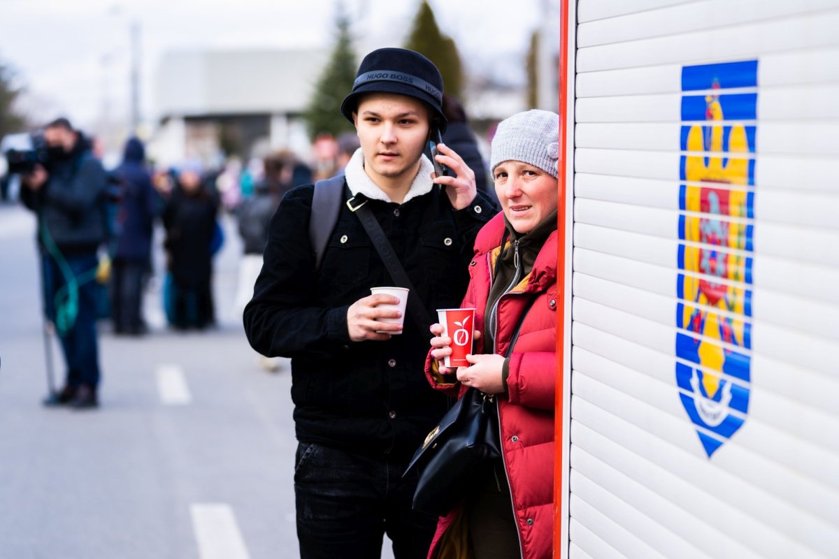 Arhiepiscopia Sucevei și Rădăuților sprijină cetățenii ucraineni greu încercați  204643