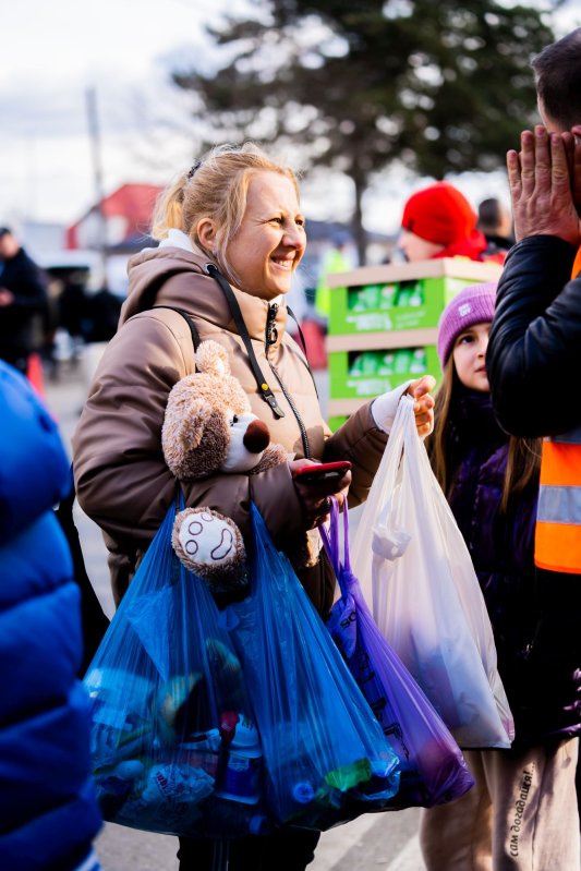 Arhiepiscopia Sucevei și Rădăuților sprijină cetățenii ucraineni greu încercați  204650
