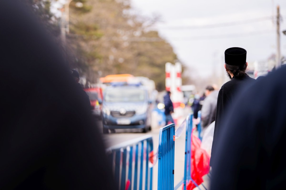 Arhiepiscopia Sucevei și Rădăuților sprijină cetățenii ucraineni greu încercați  204657