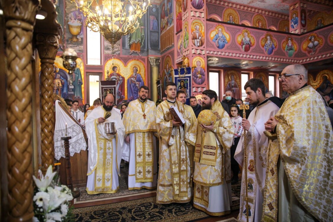 Rugăciuni la Păniceni, județul Cluj, pentru încetarea războiului din Ucraina și odihna celor adormiți 204614