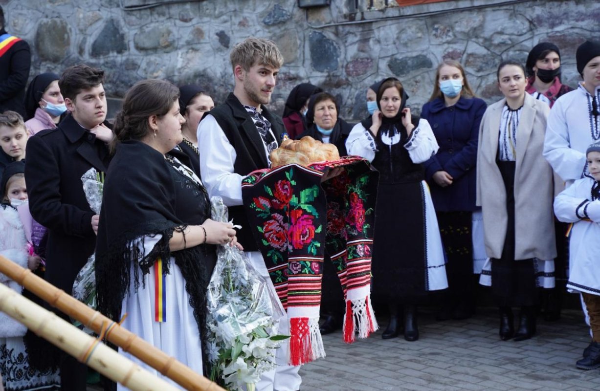 Sfânta Liturghie arhierească în Parohia Scărişoara, Protopopiatul Câmpeni 204726