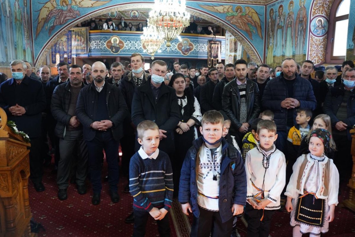 Sfânta Liturghie arhierească în Parohia Scărişoara, Protopopiatul Câmpeni 204727