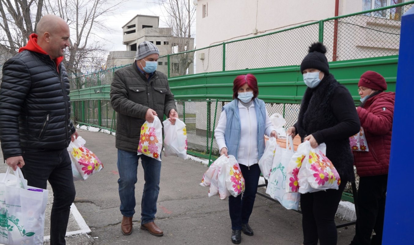 Slujiri și pregătiri pentru ajutorarea refugiaților în eparhii din Muntenia  204752