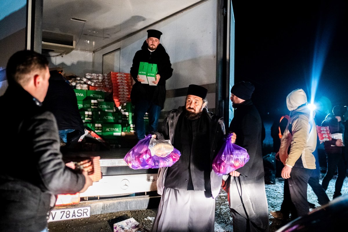 15 tone de ajutoare oferite de Arhiepiscopia Sucevei și Rădăuților 204947