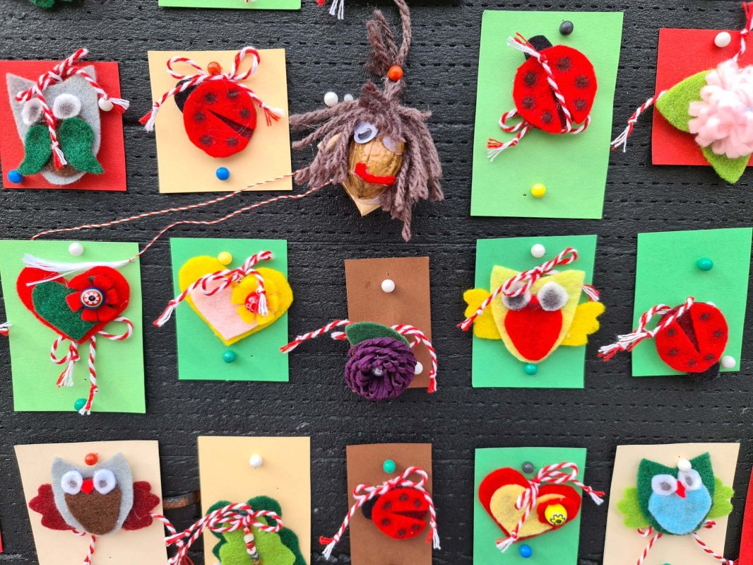 Mărțișorul, „fărâma de soare” a acestor zile grele 204902