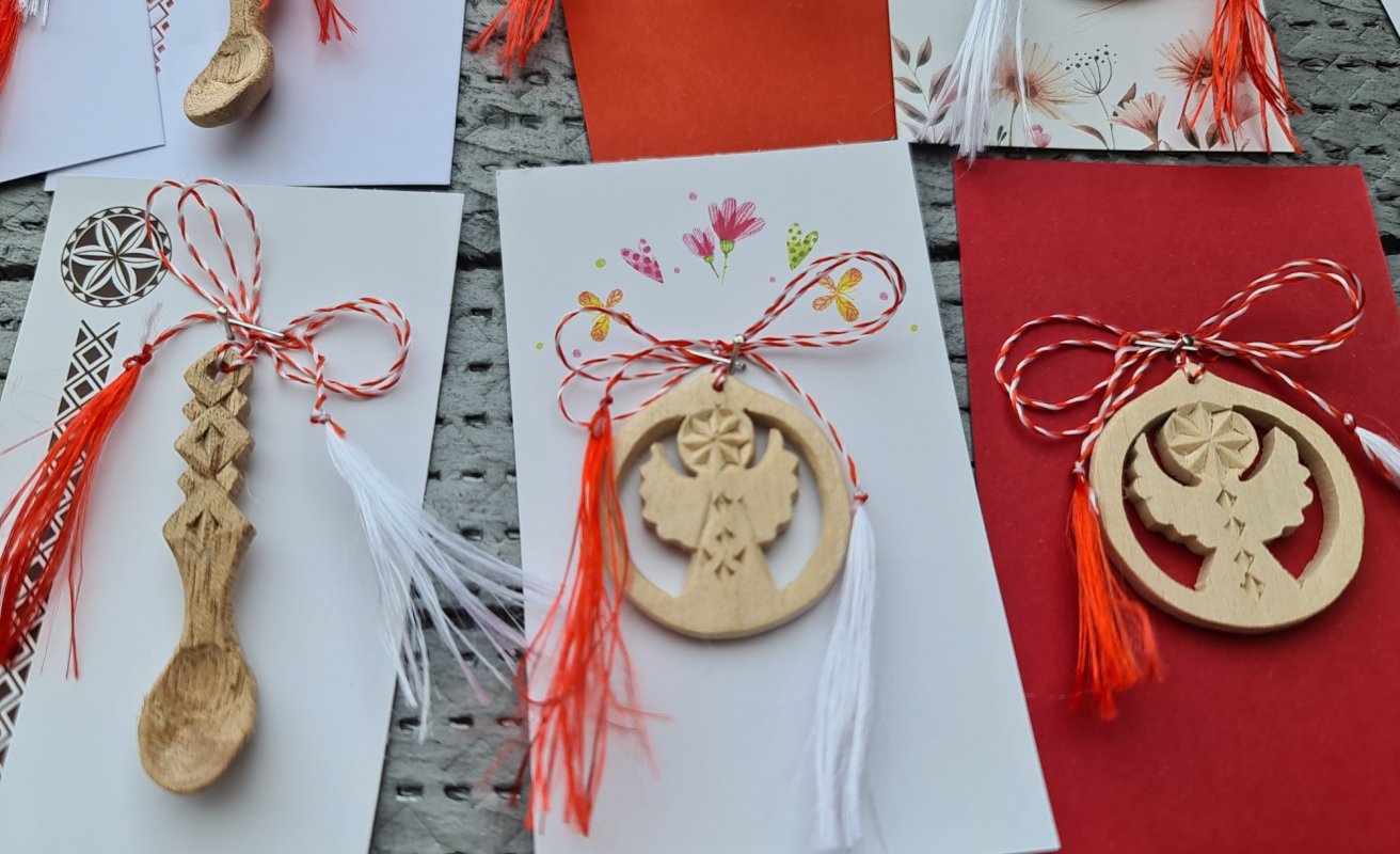 Mărțișorul, „fărâma de soare” a acestor zile grele 204905