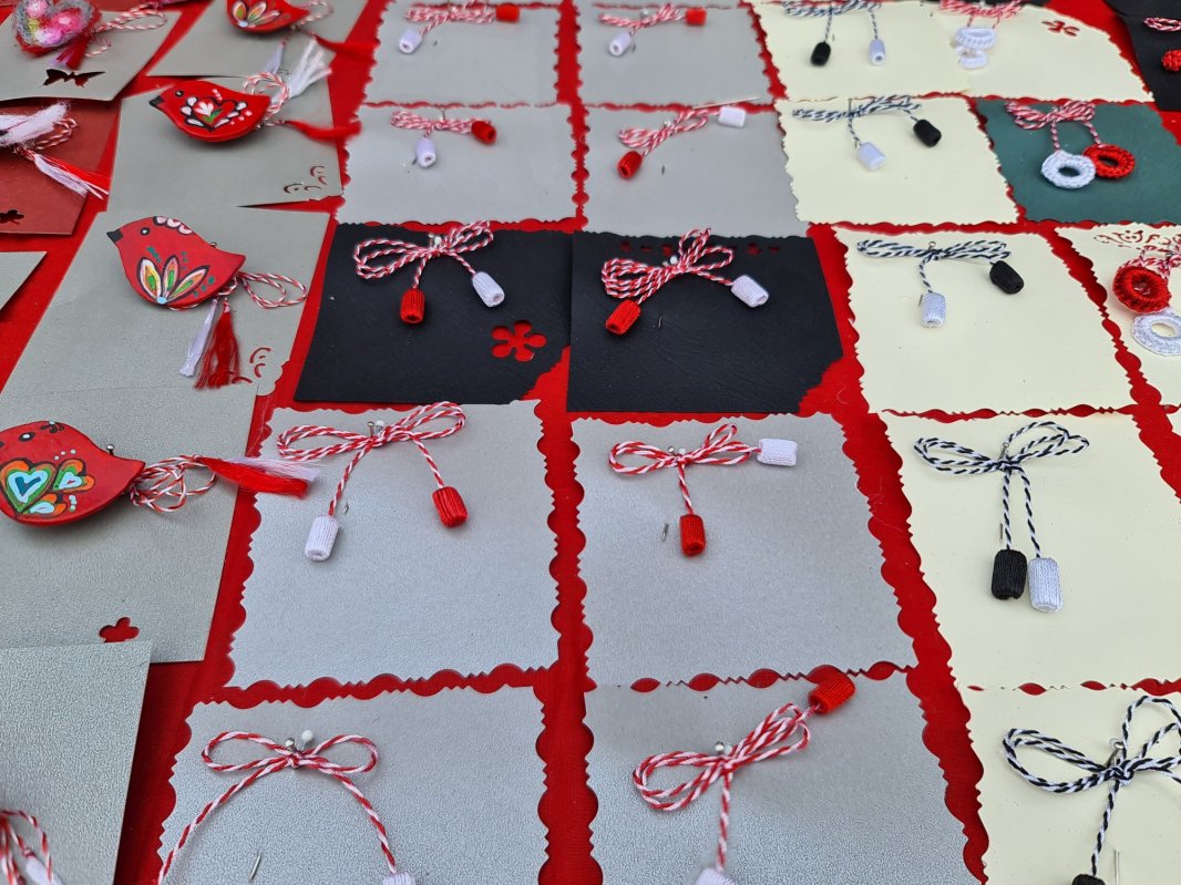 Mărțișorul, „fărâma de soare” a acestor zile grele 204923