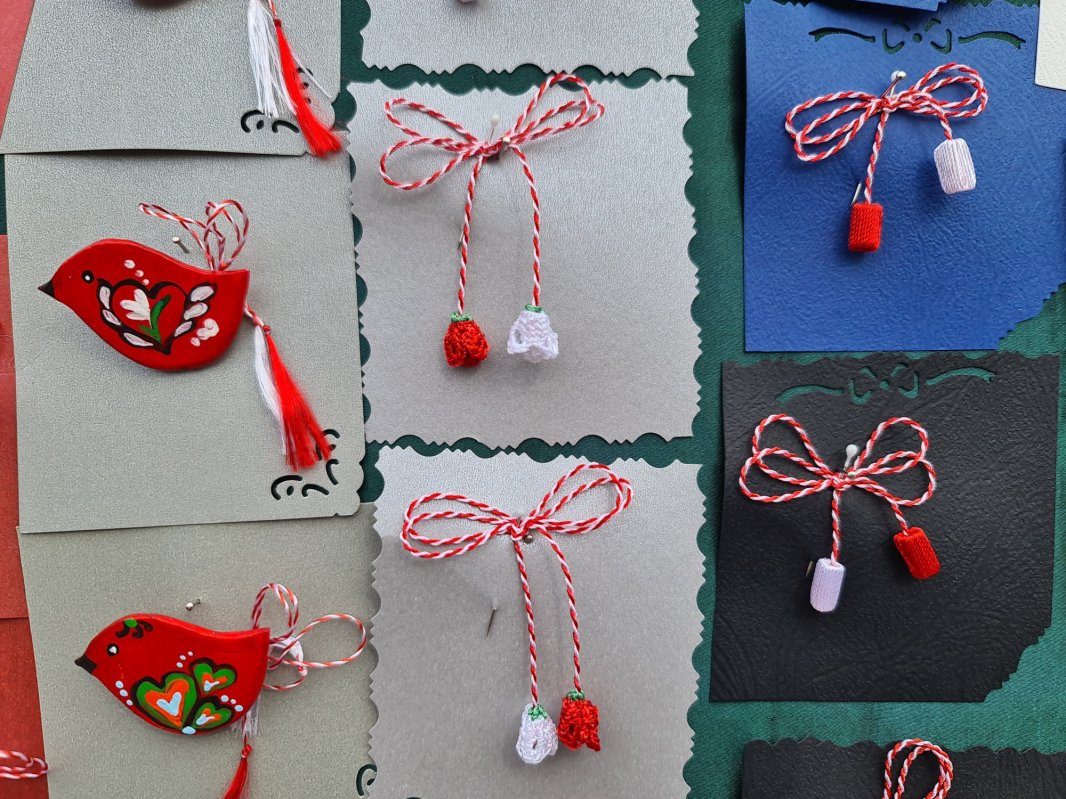 Mărțișorul, „fărâma de soare” a acestor zile grele 204924