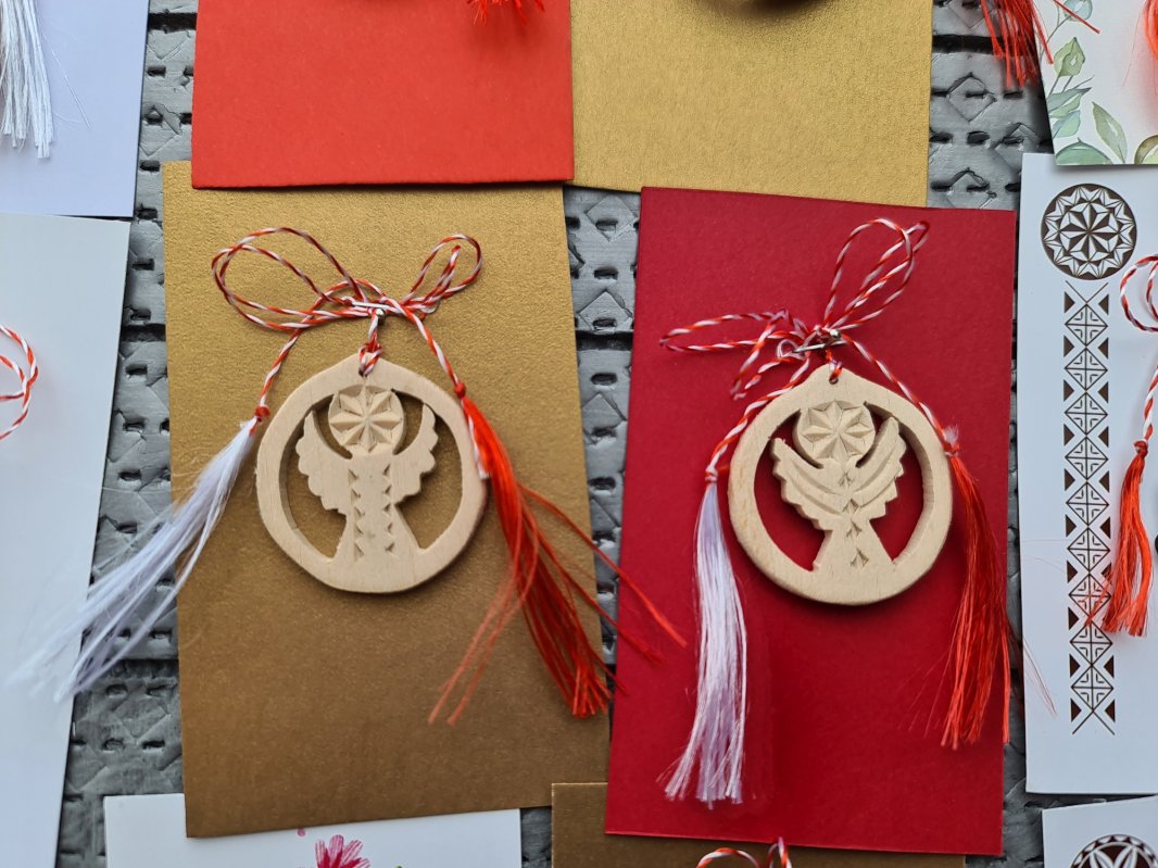 Mărțișorul, „fărâma de soare” a acestor zile grele 204929