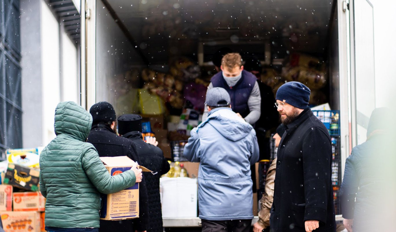 Noi transporturi cu ajutoare ale Arhiepiscopiei Sucevei și Rădăuților 205040