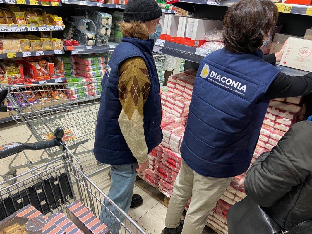 Transport de alimente și spații de cazare pentru refugiați în Arhiepiscopia Bucureștilor 204973